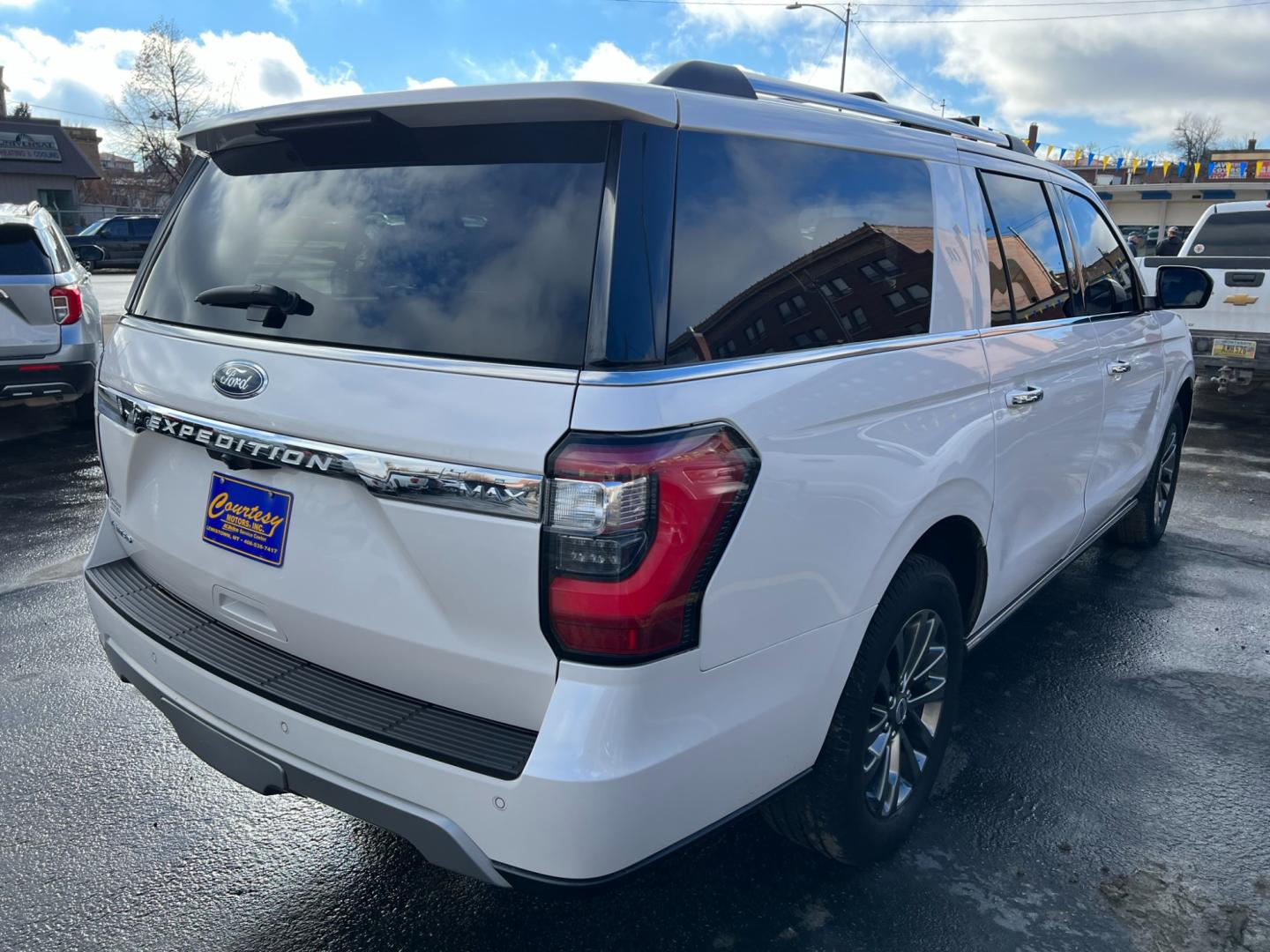 2019 WHITE /Charcoal Ford Expedition Limited 4WD (1FMJK2AT6KE) with an 3.5L V6 F DOHC 24V engine, automatic transmission, located at 116 5th Avenue South, Lewistown, MT, 59457, 47.063877, -109.427879 - Discover Exceptional Luxury with the Pre-Owned 2019 Ford Expedition Max Limited 4WD! Key Features: Limited Trim - Experience the epitome of sophistication and premium features. 4WD Capability - Conquer diverse terrains with confidence and control. Spacious Interior - Accommodate your entire - Photo#2